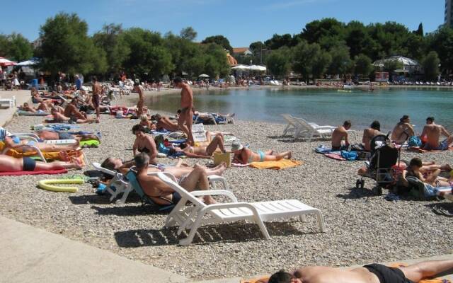 Apartments and Rooms Mladen