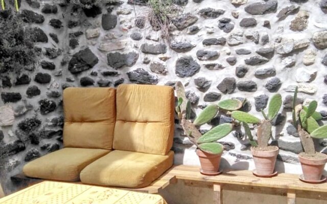 House With 2 Bedrooms in Alba-la-romaine, With Furnished Terrace and W