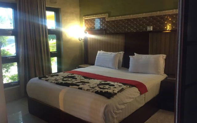 Gumare Executive Lodge