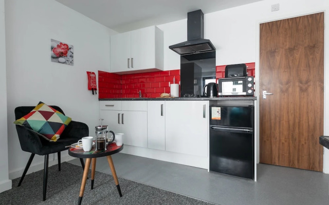 Leicester's Lyter Living