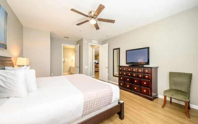 3 Bedroom Premium Lakeview Condo-1012