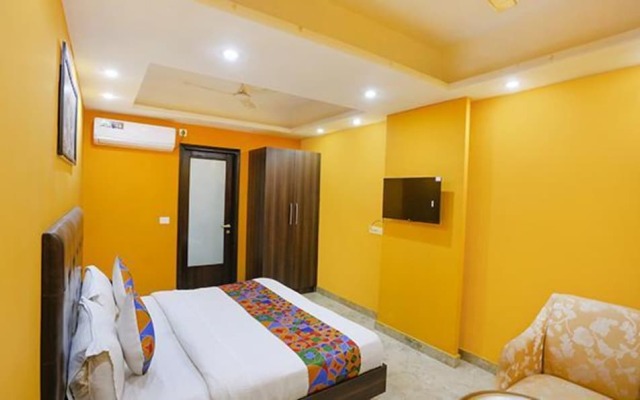 FabExpress Taj Home Stay
