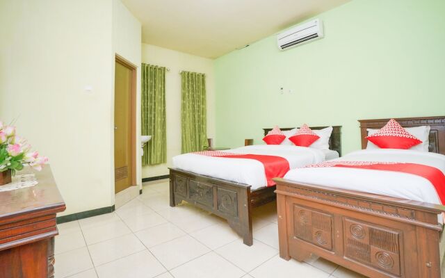 Penginapan Anggrek Syariah 1 by OYO Rooms