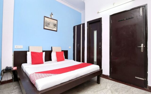 OYO 16441 Hotel Gurjeet