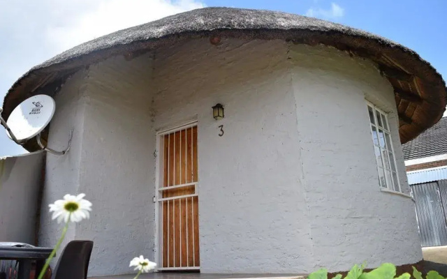 Sheri's Lodge & Backpackers