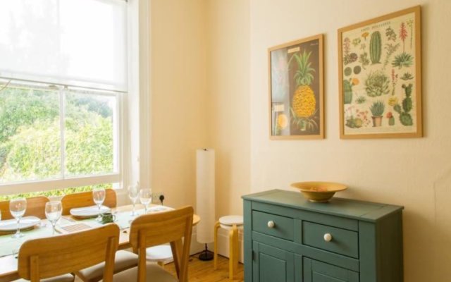 Classic Victorian House Sleeps 8 in East Brighton