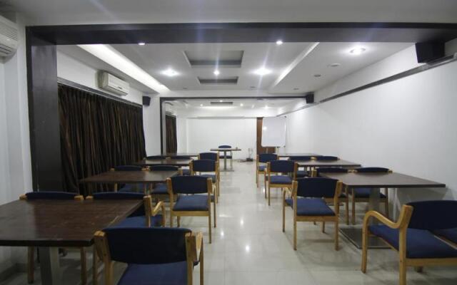 Capital O 74586 Lakme Executive