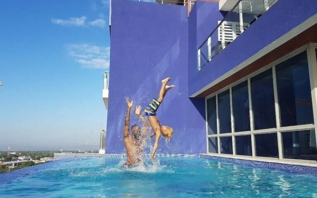 Apartment with roof top pool