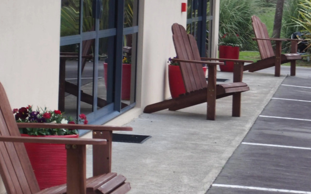Linkwater Motel & Flashpackers