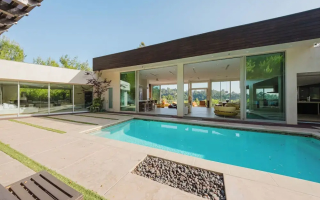 Zen Estate - Luxurious 5BR Beverly Hills Sanctuary With Pool & Canyon Views