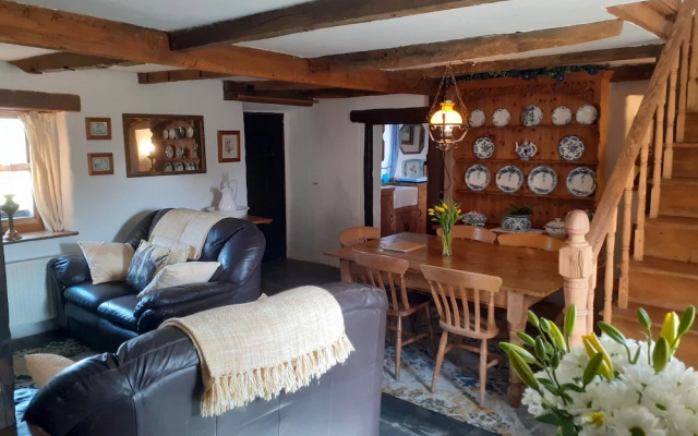 Beautiful 300 Year old Traditional Country Cottage