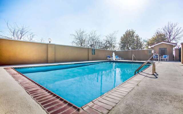 La Quinta Inn & Suites by Wyndham Kyle - Austin South