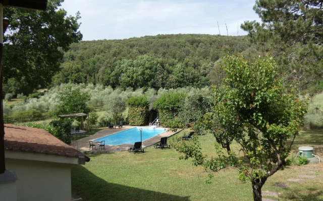 Scappo In Umbria, La Escondida