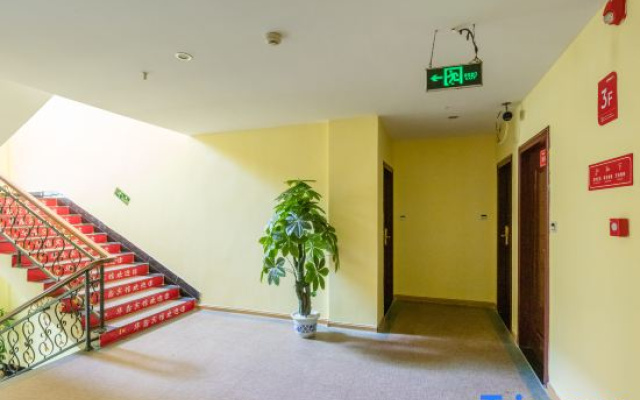 Huaxin Business Hotel.