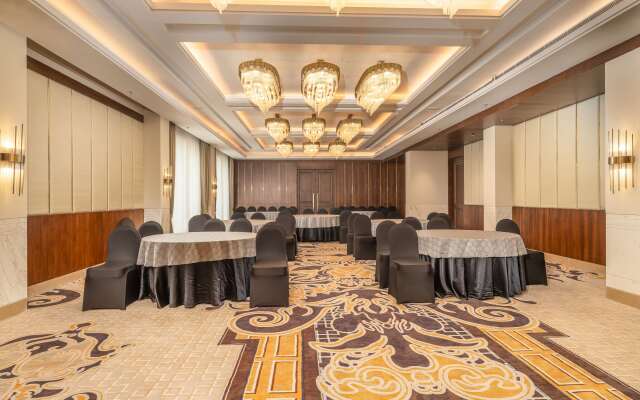 Radisson Collection Hotel & Spa, Riverfront Srinagar
