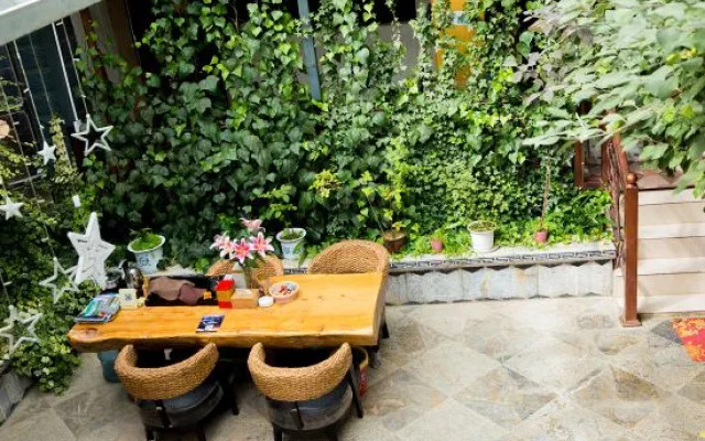 Yuanfang Family Courtyard Inn