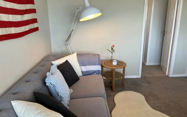 Beach Chalet - 2 Bedrooms - 4 Guests - Parking
