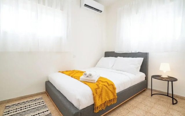 Supreme 4BR Villa With Garden & Sea View