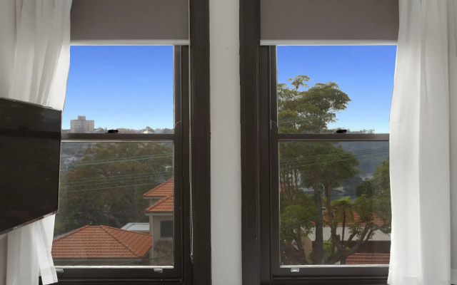 Cremorne Point Manor