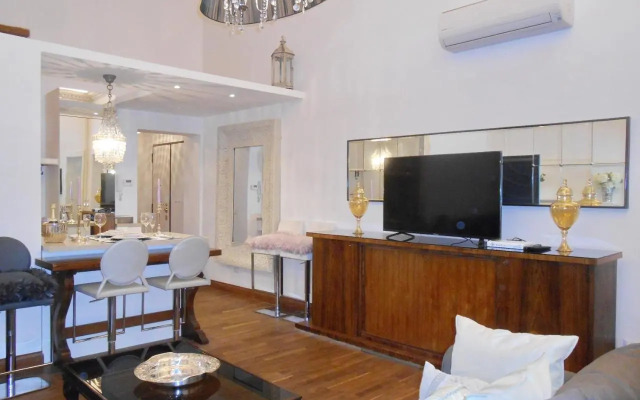 Luxury Navona Apartments by Flatinrome