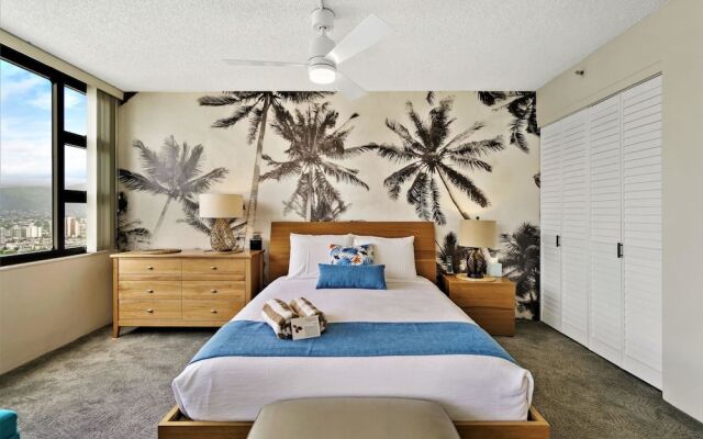 Waikiki Banyan by Darmic