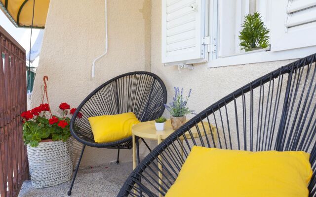 Apartment Maja - 50 m from beach : A2 Makarska, Riviera Makarska