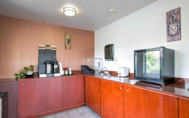 OYO Woodland Hotel and Suites