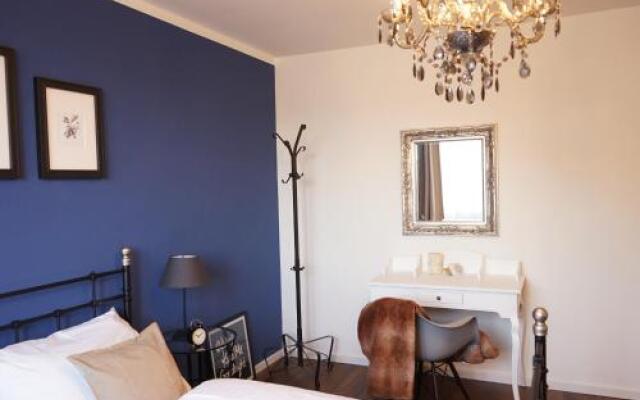 YoHome - Stylish New City Apartment