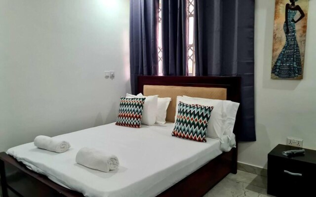 Spacious, Quiet & Cozy- Close to Highway-parking