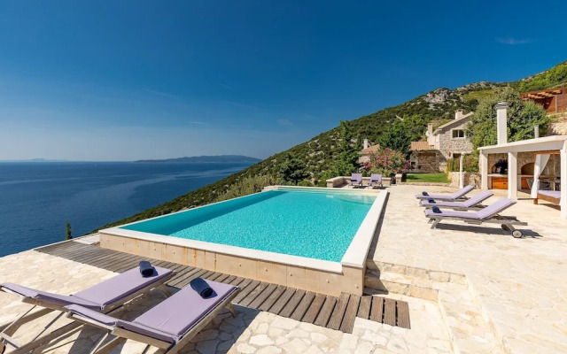 Stone Houses Dingač