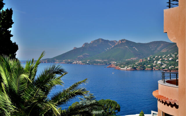 Tiara Yaktsa Cote d’Azur