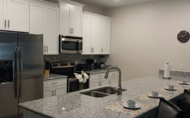 Storey Lake 4 Bedroom Townhome w Splashpool - 1616ST