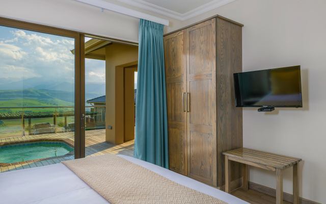 Cayley Mountain Resort