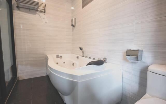 V3 Hotel & Residence Seri Alam