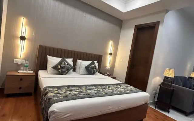 Royal Studio Golf Course Road