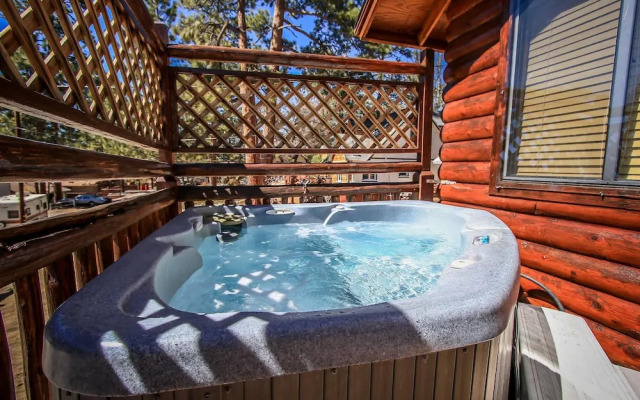 Bear Claw Bungalow #379