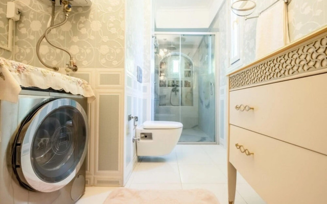 Luxurious Villa With Bosphorus View in Cengelkoy