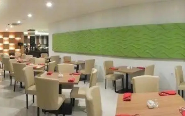 Studio Inn & Suites