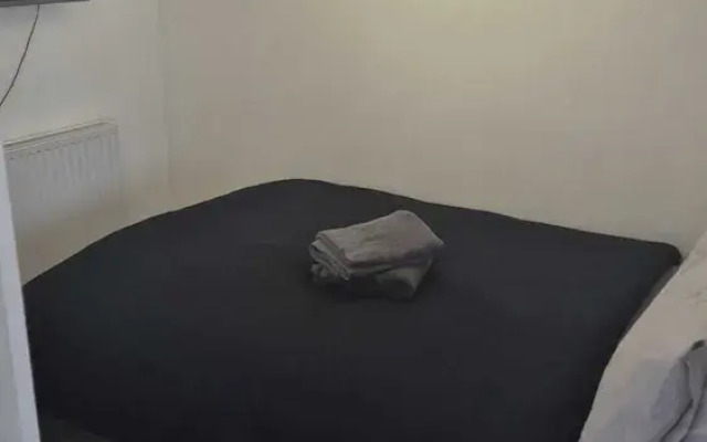 Enchanting Enfield Studio Free Parking