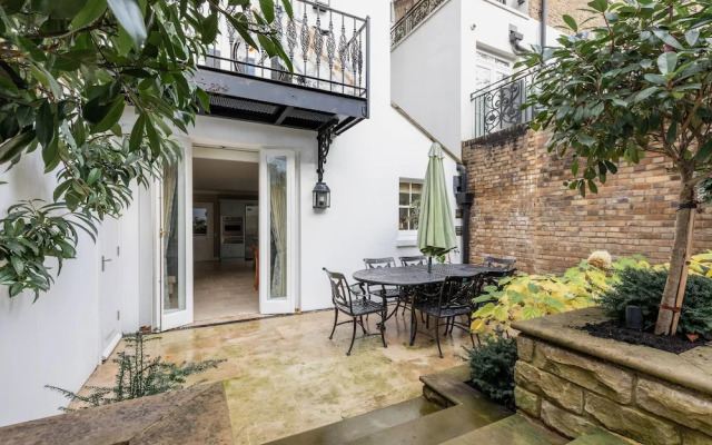 Earl's Court Square XI by Onefinestay