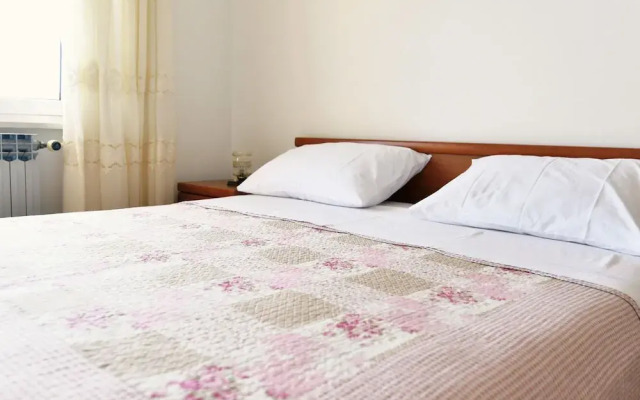 Scenic Retreat Rooms and Family Apartment