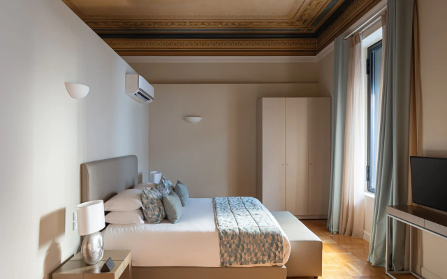 33 Solonos Suites