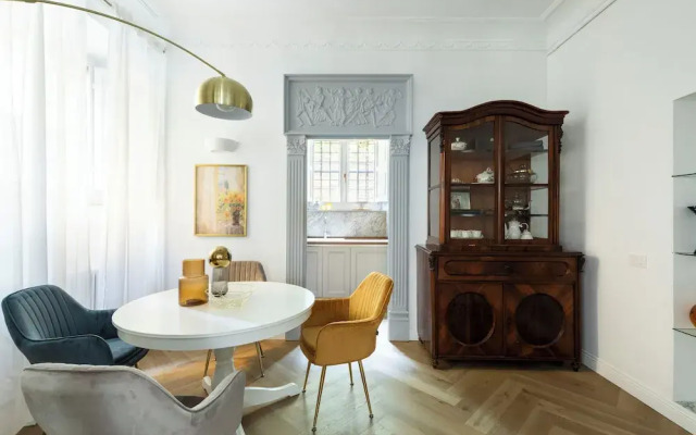 Belle Epoque House of Mirror
