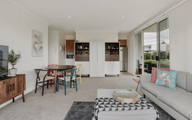 Peaceful 1-bed Apartment Close to Lonsdale St