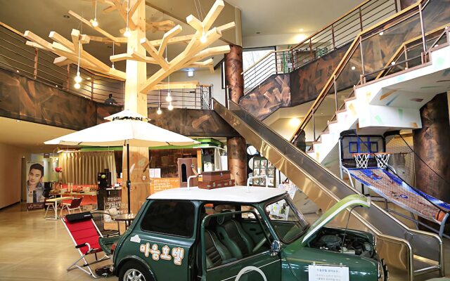 Maum Hotel and Backpackers