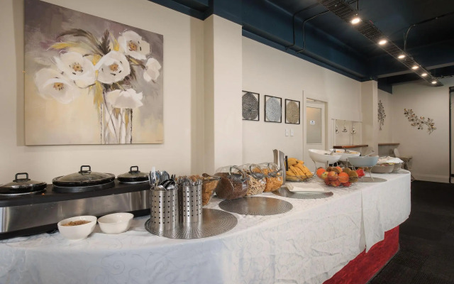 Kiwi International Hotel