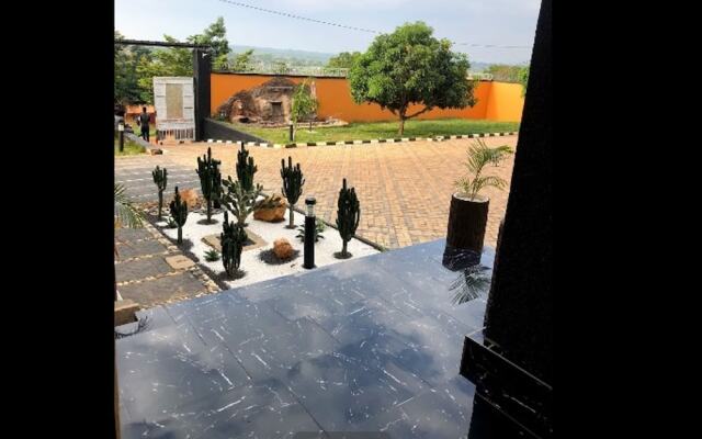 Cactus Hill Side Hotel