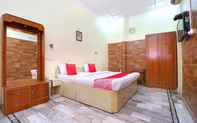 OYO 24073 Hotel Hari Darshan