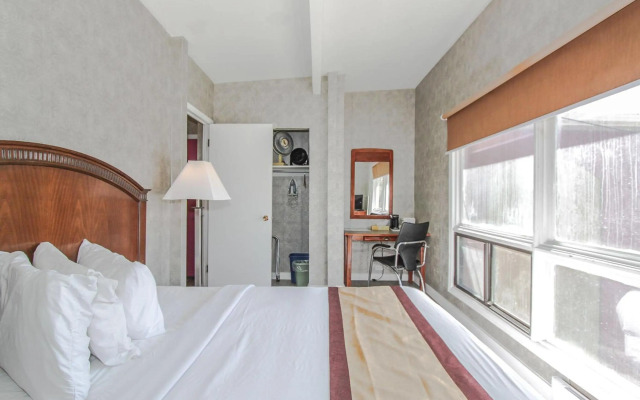 Canadas Best Value Inn Calgary Chinook Station