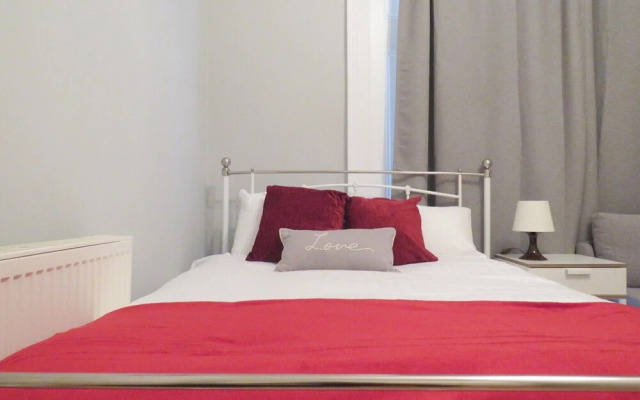 Quiet and Convenient Studio for 2 in London